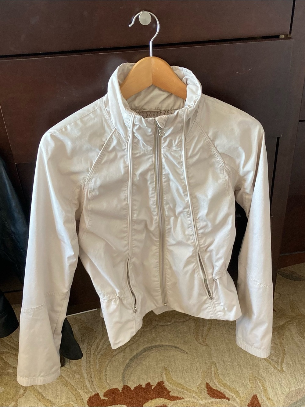Lululemon Lightweight Women's Jacket in lilac -